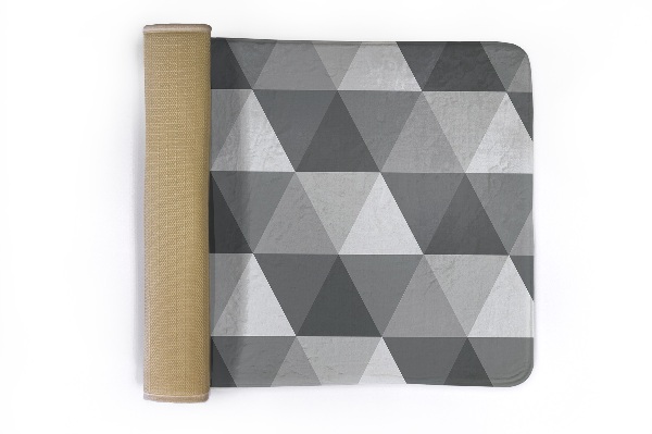 Rug Triangular geometric pattern