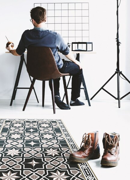 Fashionable vinyl rug Compass rose