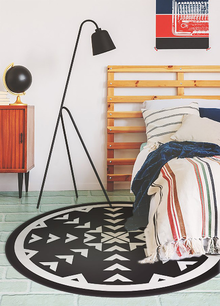 Round vinyl rug geometric arrows