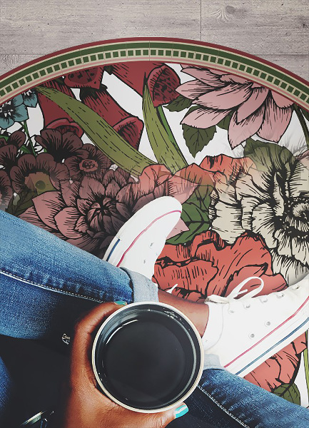 Round vinyl rug a variety of flowers