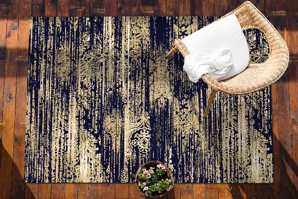 Garden rug Destroyed the fabric texture