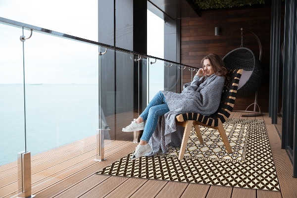 Modern balcony rug fine pattern