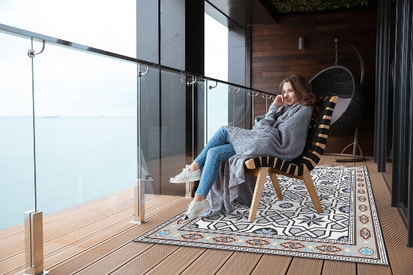 Balcony rug geometric star