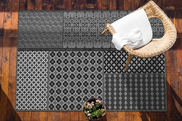 Outdoor rug for terrace Aztec style