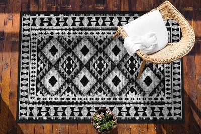 Outdoor rug for terrace black diamonds