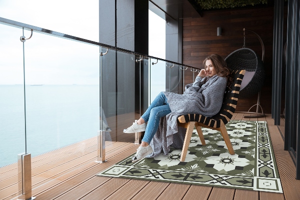 Amazing garden rug Tiled geometric pattern