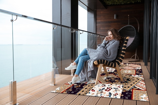 Balcony rug chaotic patchwork