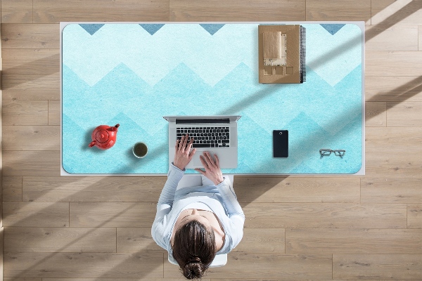 Desk mat blue zigzags