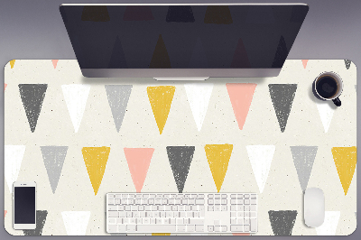 Full desk mat a triangular pattern