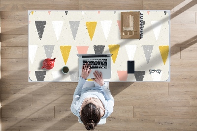 Full desk mat a triangular pattern