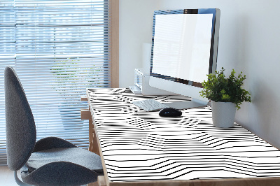 Desk mat geometric illusion