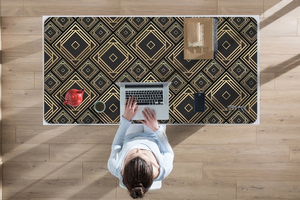 Desk mat geometric illusion