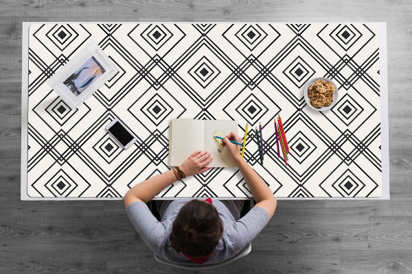 Desk mat geometric illusion