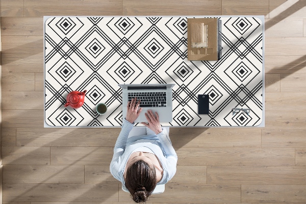 Desk mat geometric illusion