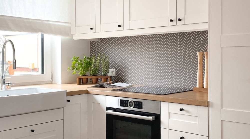 Quick kitchen renovation - how to carry out a metamorphosis without wasting time or money?